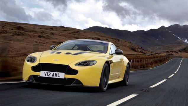 Aston Martin revela V12 Vantage S | <a href="https://quatrorodas.abril.com.br/noticias/fabricantes/aston-martin-revela-v12-vantage-s-742642.shtml" rel="migration">Leia mais</a>