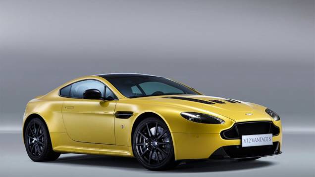 De acordo com a opção escolhida, o carro modifica o acerto de suspensão e a assistência da direção elétrica | <a href="%20https://quatrorodas.abril.com.br/noticias/fabricantes/aston-martin-revela-v12-vantage-s-742642.shtml" rel="migration">Leia mais</a>