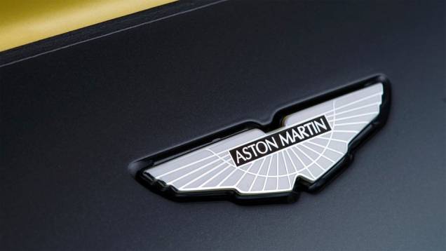 A Aston Martin surpreendeu e revelou o V12 Vantage S | <a href="https://quatrorodas.abril.com.br/noticias/fabricantes/aston-martin-revela-v12-vantage-s-742642.shtml" rel="migration">Leia mais</a>