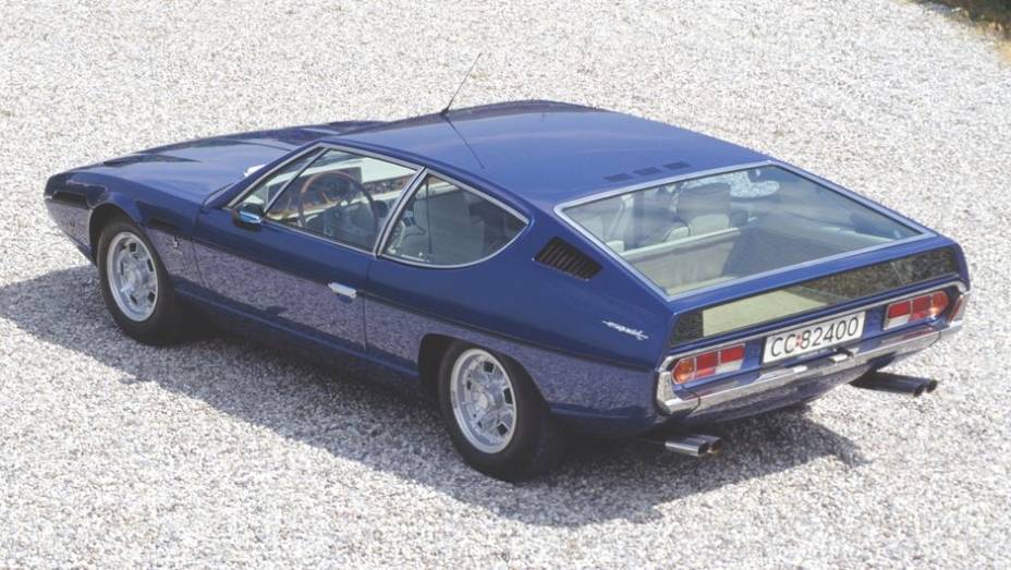 Lamborghini Espada - Modelo para quatro ocupantes lançado em 1968, ele era estranho no visual, mas adotava o tradicional esquema de motor dianteiro e tração traseira.