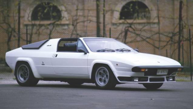 Lamborghini Silhouette - Ele surgiu em 1978, com estilo bem mais coerente com o do Countach, mas na configuração V8 do Urraco. Em 1981, seu nome mudou para Jalpa.