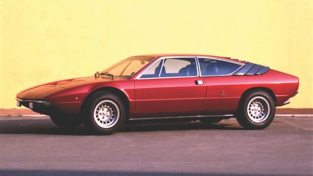 Lamborghini Urraco - Com Ferrari Dino e Porsche 911 no mesmo páreo, o futurista Urraco acabou ficando para o escanteio da memória. Foi o primeiro Lambo com motor V8.