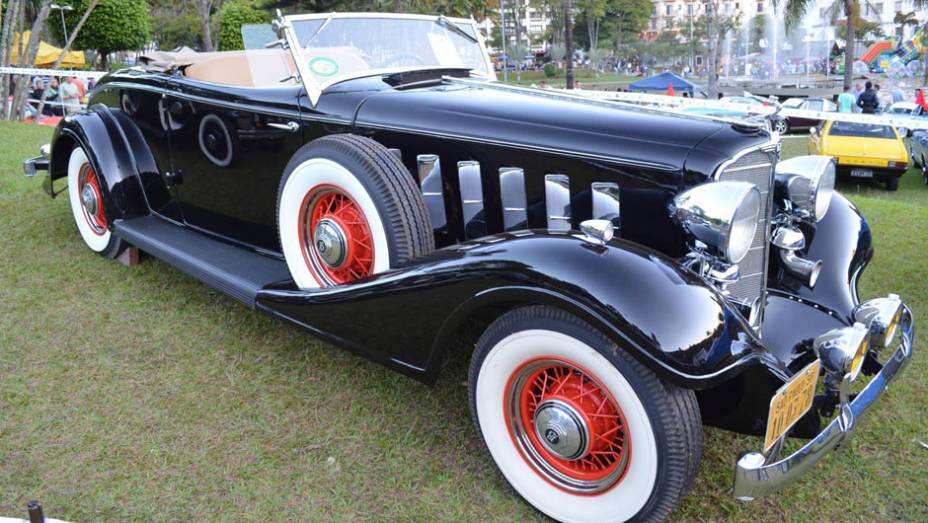 Buick Roadster 1935 | <a href="https://quatrorodas.abril.com.br/noticias/classicos//encontro-paulista-autos-antigos-movimenta-aguas-lindoia-feriado-742932.shtml" rel="migration">Leia mais</a>