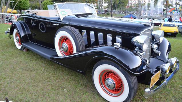 Buick Roadster 1935 | <a href="http://quatrorodas.abril.com.br/noticias/classicos//encontro-paulista-autos-antigos-movimenta-aguas-lindoia-feriado-742932.shtml" rel="migration">Leia mais</a>