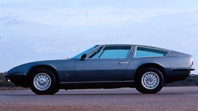 Maserati Indy - Influenciado no estilo pelo Ghibli, mas construído em monobloco, ele foi apresentado em 1969 e chegou a ser equipado com um V8 de 324 cv.