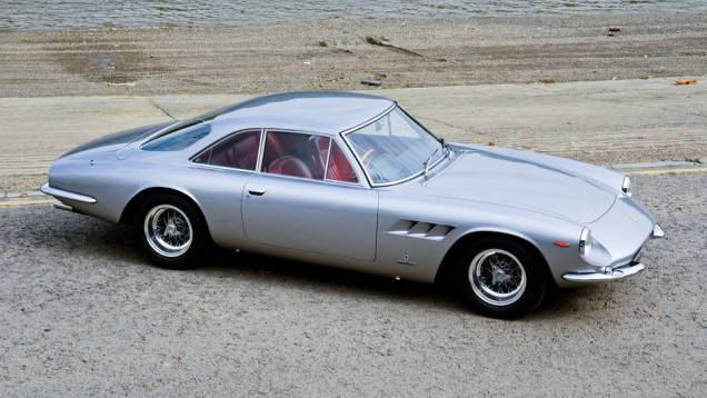 Ferrari 500 Superfast - Conhecido como o Rolls-Royce da Ferrari, o exclusivo modelo de 1964 esbanjava acabamento esmerado, além dos 400 cv de seu V12.