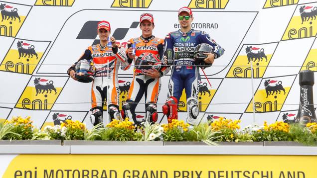 Pódio todo espanhol com Márquez, Pedrosa e Lorenzo| <a href="https://quatrorodas.abril.com.br/moto/noticias/motogp-mais-vez-marquez-790805.shtml" rel="migration">Leia mais</a>