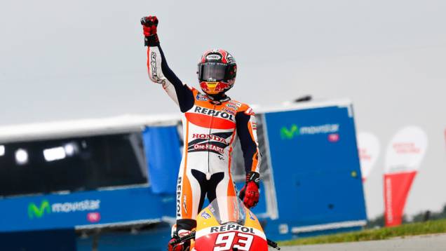 Espanhol comemora mais uma vitória. | <a href="https://quatrorodas.abril.com.br/moto/noticias/motogp-mais-vez-marquez-790805.shtml" rel="migration">Leia mais</a> Espanhol comemora mais uma vitória. | <a href="https://quatrorodas.abril.com.br/moto/noticias/motogp-mais-vez-marquez-790805.shtml" rel="migration">Leia mais</a>