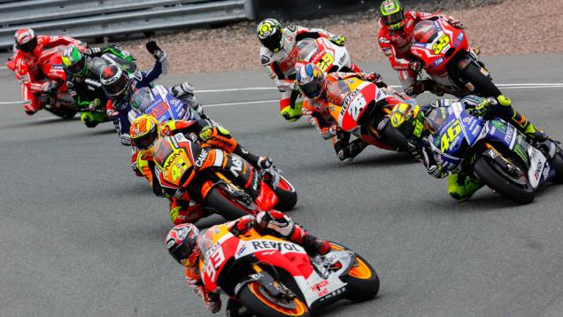 Vários pilotos largaram dos boxes.| <a href="https://quatrorodas.abril.com.br/moto/noticias/motogp-mais-vez-marquez-790805.shtml" rel="migration">Leia mais</a> Vários pilotos largaram dos boxes.| <a href="https://quatrorodas.abril.com.br/moto/noticias/motogp-mais-vez-marquez-790805.shtml" rel="migration">Leia mais</a>