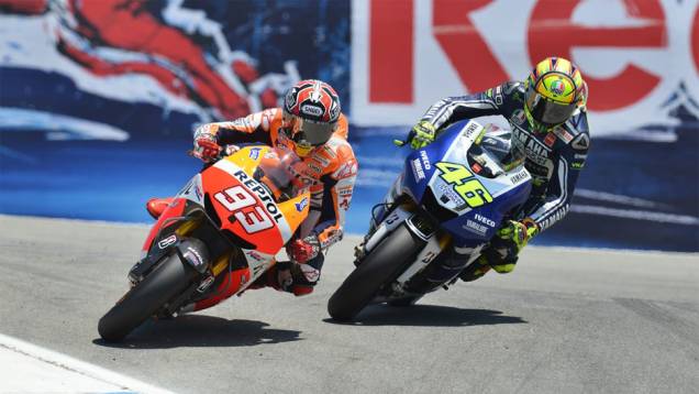 Márquez realizou ultrapassagem memorável sobre Valentino Rossi (Yamaha Factory Racing) | <a href="https://quatrorodas.abril.com.br/moto/noticias/motogp-marquez-vence-eua-segue-lider-747598.shtml" rel="migration">Leia mais</a>