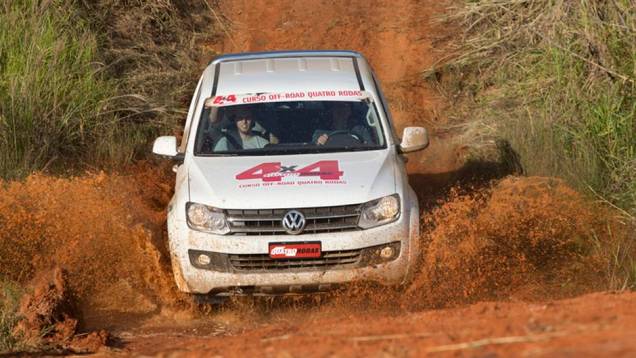 Curso 4x4 QUATRO RODAS | <a href="https://quatrorodas.abril.com.br/noticias/curso-4x4-quatro-rodas-enfie-pe-lama-747797.shtml" rel="migration">Inscreva-se</a> Curso 4x4 QUATRO RODAS | <a href="https://quatrorodas.abril.com.br/noticias/curso-4x4-quatro-rodas-enfie-pe-lama-747797.shtml" rel="migration">Inscreva-se</a>