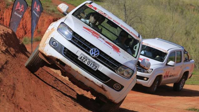 Curso 4x4 QUATRO RODAS | <a href="https://quatrorodas.abril.com.br/noticias/curso-4x4-quatro-rodas-enfie-pe-lama-747797.shtml" rel="migration">Inscreva-se</a> Curso 4x4 QUATRO RODAS | <a href="https://quatrorodas.abril.com.br/noticias/curso-4x4-quatro-rodas-enfie-pe-lama-747797.shtml" rel="migration">Inscreva-se</a>