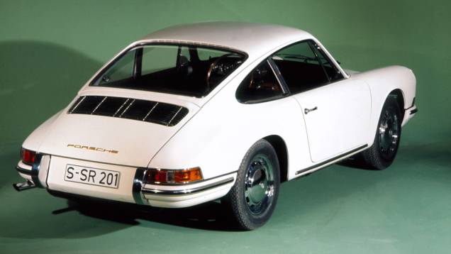 911 2.0 1965 - Motor boxer traseiro refrigerado a ar seguia a mesma tecnologia e arquitetura que Ferdinand Porsche havia desenvolvido para o Fusca | <a href="%20https://quatrorodas.abril.com.br/reportagens/classicos/porsche-911-50-anos-748361.shtml" rel="migration">Leia mai</a> 911 2.0 1965 - Motor boxer traseiro refrigerado a ar seguia a mesma tecnologia e arquitetura que Ferdinand Porsche havia desenvolvido para o Fusca | <a href="%20https://quatrorodas.abril.com.br/reportagens/classicos/porsche-911-50-anos-748361.shtml" rel="migration">Leia mai</a>