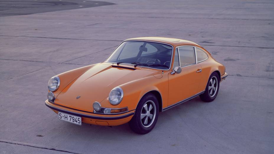 911 S 1970 - As rodas de liga Fuchs dessa versão se tornariam um ícone associado ao 911 | <a href="%20https://quatrorodas.abril.com.br/reportagens/classicos/porsche-911-50-anos-748361.shtml" rel="migration">Leia mais</a>