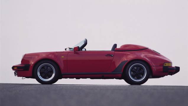 911 Carrera Speedster 1989 (Modelo G) - Resgatada a versão aberta com para-brisa mais baixo, famosa pelo 356 | <a href="%20https://quatrorodas.abril.com.br/reportagens/classicos/porsche-911-50-anos-748361.shtml" rel="migration">Leia mais</a> 911 Carrera Speedster 1989 (Modelo G) - Resgatada a versão aberta com para-brisa mais baixo, famosa pelo 356 | <a href="%20https://quatrorodas.abril.com.br/reportagens/classicos/porsche-911-50-anos-748361.shtml" rel="migration">Leia mais</a>