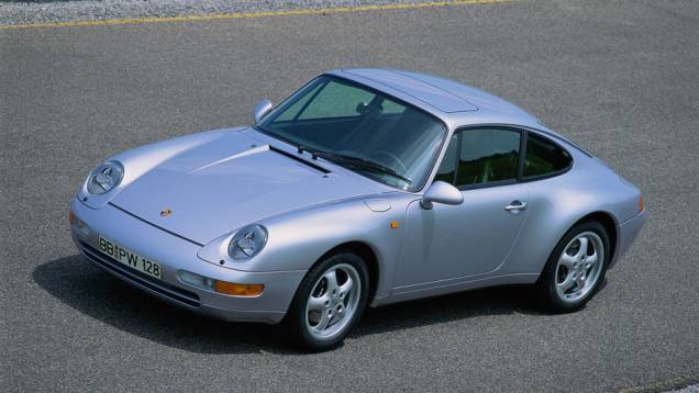 911 Carrera 1994 (993) - O último 911 a ar era identificável pelos faróis inclinados | <a href="%20https://quatrorodas.abril.com.br/reportagens/classicos/porsche-911-50-anos-748361.shtml" rel="migration">Leia mais</a> 911 Carrera 1994 (993) - O último 911 a ar era identificável pelos faróis inclinados | <a href="%20https://quatrorodas.abril.com.br/reportagens/classicos/porsche-911-50-anos-748361.shtml" rel="migration">Leia mais</a>