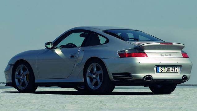 911 Turbo S 2005 (997) - Turbocompressor de geometria variável. Injeção direta e câmbio PDK foram novidades dessa geração | <a href="%20https://quatrorodas.abril.com.br/reportagens/classicos/porsche-911-50-anos-748361.shtml" rel="migration">Leia mais</a> 911 Turbo S 2005 (997) - Turbocompressor de geometria variável. Injeção direta e câmbio PDK foram novidades dessa geração | <a href="%20https://quatrorodas.abril.com.br/reportagens/classicos/porsche-911-50-anos-748361.shtml" rel="migration">Leia mais</a>