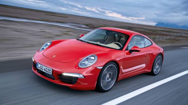 911 Carrera 2012 (991) - Maior, mais confortável, o novo 911 conseguia ser mais eficiente e econômico | <a href="%20https://quatrorodas.abril.com.br/reportagens/classicos/porsche-911-50-anos-748361.shtml" rel="migration">Leia mais</a> 911 Carrera 2012 (991) - Maior, mais confortável, o novo 911 conseguia ser mais eficiente e econômico | <a href="%20https://quatrorodas.abril.com.br/reportagens/classicos/porsche-911-50-anos-748361.shtml" rel="migration">Leia mais</a>
