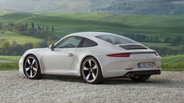 911 50 Years Edition 2013 1 (991) - As rodas são uma homenagem às Fuchs, que foram sucesso nos anos 70 | <a href="%20https://quatrorodas.abril.com.br/reportagens/classicos/porsche-911-50-anos-748361.shtml" rel="migration">Leia mais</a> 911 50 Years Edition 2013 1 (991) - As rodas são uma homenagem às Fuchs, que foram sucesso nos anos 70 | <a href="%20https://quatrorodas.abril.com.br/reportagens/classicos/porsche-911-50-anos-748361.shtml" rel="migration">Leia mais</a>