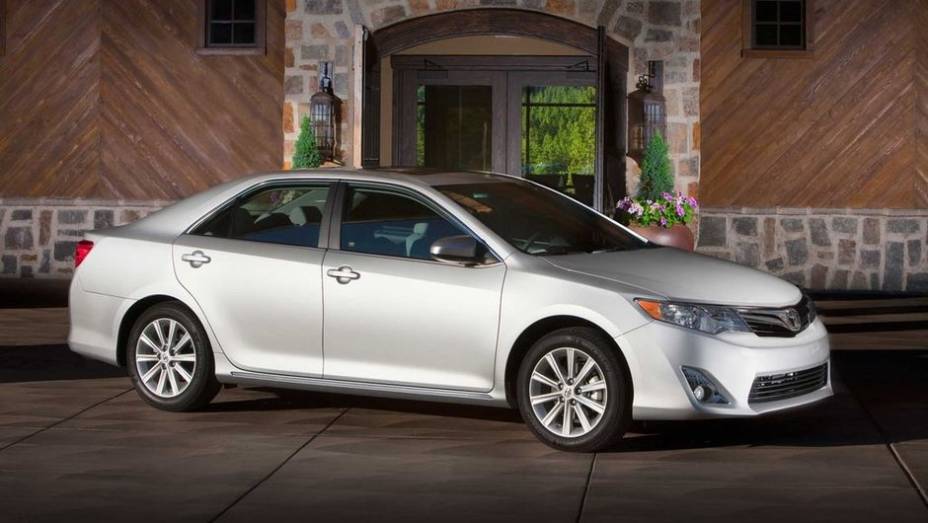 Toyota Camry - Vendas no 1º semestre de 2013: 338.749 unidades - Vendas no 1º semestre de 2012: 348.112 unidades - Crescimento: -2,7%