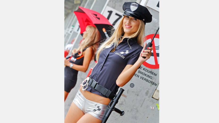 Veja as belas garotas da MotoGP da República Tcheca e saiba como foi a corrida! | <a href="https://quatrorodas.abril.com.br/moto/galerias/competicoes/motogp-republica-tcheca-domingo-751230.shtmll" rel="migration">Leia mais</a>