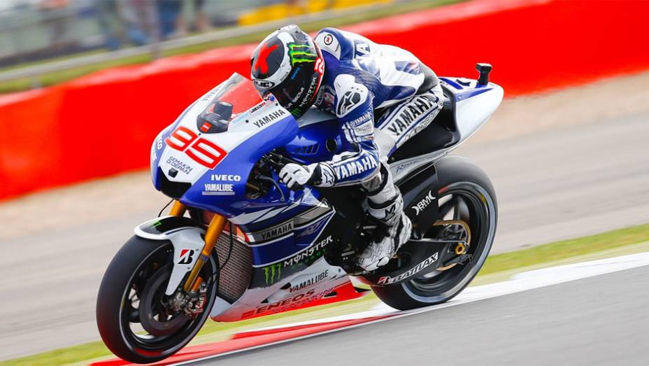 Jorge Lorenzo ficou em segundo neste sábado (31) | <a href="https://quatrorodas.abril.com.br/moto/noticias/motogp-marquez-garante-pole-silverstone-751994.shtml" rel="migration">Leia mais</a>