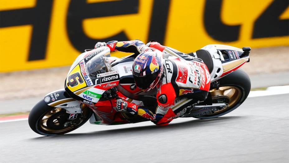 O alemão Stefan Bradl ficou com o quarto melhor tempo | <a href="https://quatrorodas.abril.com.br/moto/noticias/motogp-marquez-garante-pole-silverstone-751994.shtml" rel="migration">Leia mais</a>