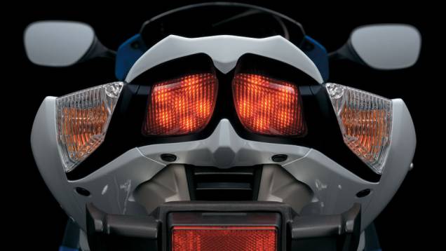 Traseira da nova Suzuki GSX-R1000 | <a href="https://quatrorodas.abril.com.br/moto/noticias/suzuki-lanca-gsx-r1000-2014-752224.shtml" rel="migration">Leia mais</a>