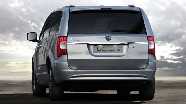 Trata-se de um modelo baseado no Chrysler Town & Country S | <a href="https://quatrorodas.abril.com.br/saloes/frankfurt/2013/lancia-voyager-s-752166.shtml" rel="migration">Leia mais</a>