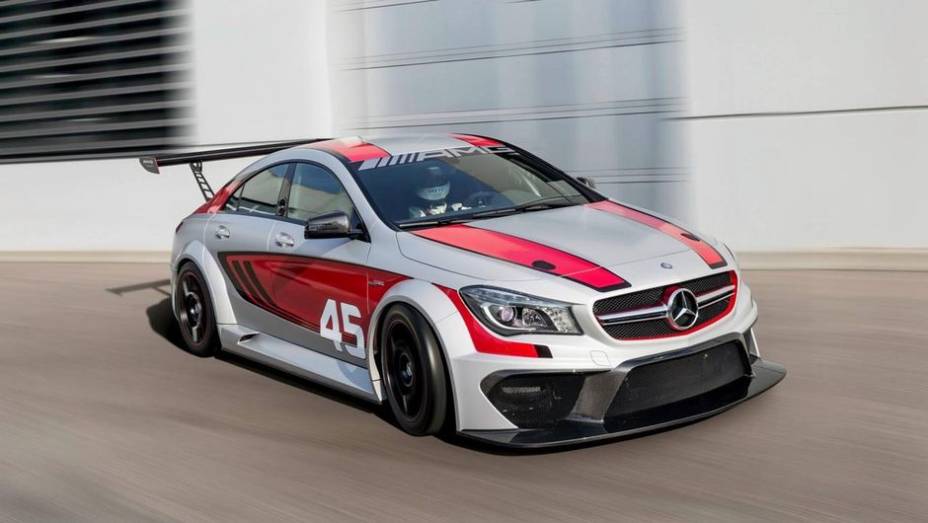 A Mercedes-Benz parece inclinada a aumentar seu portfólio de modelos voltados ao automobilismo | <a href="https://quatrorodas.abril.com.br/saloes/frankfurt/2013/mercedes-benz-cla45-amg-racing-series-752346.shtml" rel="migration">Leia mais</a>