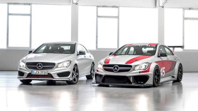 Além da versão para as pistas, a marca leva para Frankfurt o CLA250 Sport, bem mais comportado visualmente, mas que não teve nenhuma informação divulgada | <a href="https://quatrorodas.abril.com.br/saloes/frankfurt/2013/mercedes-benz-cla45-amg-racing-serie" rel="migration"></a> Além da versão para as pistas, a marca leva para Frankfurt o CLA250 Sport, bem mais comportado visualmente, mas que não teve nenhuma informação divulgada | <a href="https://quatrorodas.abril.com.br/saloes/frankfurt/2013/mercedes-benz-cla45-amg-racing-serie" rel="migration"></a>