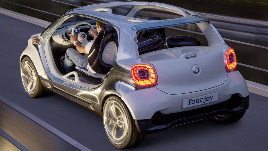 O carro em quest&atilde;o &eacute; o smart ForJoy concept, carro-conceito com caracter&iacute;sticas inovadoras e que antecipa as pr&oacute;ximas gera&ccedil;&otilde;es de ForTwo e ForFour | <a href="https://quatrorodas.abril.com.br/saloes/frankfurt/2013/smart-forjoy-concept-752336.shtml" rel="migration">Leia mai</a>