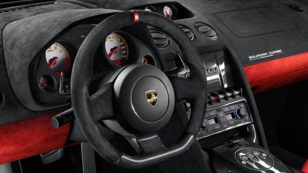 A Gallardo LP 570-4 Squadra Corse acelera de 0 a 96 km/h em 3,4 segundos e alcança a velocidade máxima de 320 km/h | <a href="%20https://quatrorodas.abril.com.br/saloes/frankfurt/2013/lamborghini-gallardo-lp-570-4-squadra-corse-752459.shtml" rel="migration">Leia mais</a> A Gallardo LP 570-4 Squadra Corse acelera de 0 a 96 km/h em 3,4 segundos e alcança a velocidade máxima de 320 km/h | <a href="%20https://quatrorodas.abril.com.br/saloes/frankfurt/2013/lamborghini-gallardo-lp-570-4-squadra-corse-752459.shtml" rel="migration">Leia mais</a>