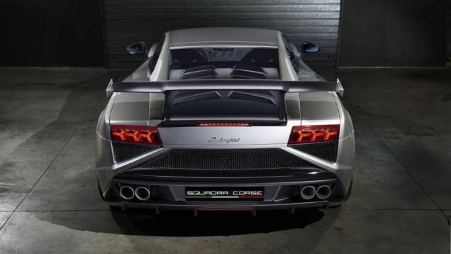 A Squadra Corse é equipada com motor V10 de 570 cavalos de potência | <a href="https://quatrorodas.abril.com.br/saloes/frankfurt/2013/lamborghini-gallardo-lp-570-4-squadra-corse-752459.shtml" rel="migration">Leia mais</a>