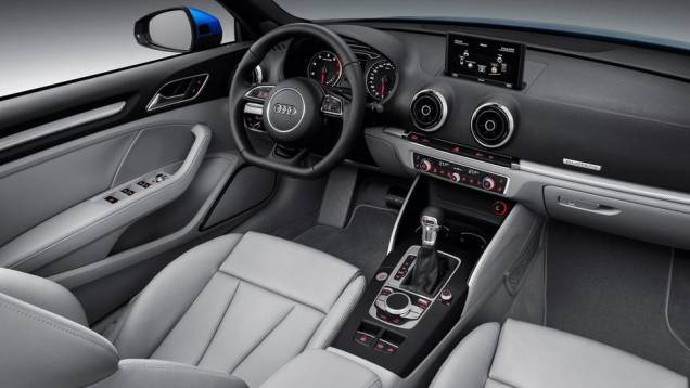 Diversas opções de motorização estarão disponíveis para o A3 Cabriolet. Dois blocos são movidos a gasolina: 1.4 TSI (138 cavalos de potência) e 1.8 TSI (178 cv) | <a href="%20https://quatrorodas.abril.com.br/saloes/frankfurt/2013/audi-a3-cabriolet-753007.sht" rel="migration"></a> Diversas opções de motorização estarão disponíveis para o A3 Cabriolet. Dois blocos são movidos a gasolina: 1.4 TSI (138 cavalos de potência) e 1.8 TSI (178 cv) | <a href="%20https://quatrorodas.abril.com.br/saloes/frankfurt/2013/audi-a3-cabriolet-753007.sht" rel="migration"></a>