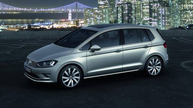 As outras dimensões do conceitual também são maiores do que o Golf hatch, com direito a espaço entre-eixos aumentado em 4,8 cm, além de ser 12,6 cm mais alto e 0,8 cm mais largo | <a href="%20https://quatrorodas.abril.com.br/saloes/frankfurt/2013/volkswagen-" rel="migration"></a> As outras dimensões do conceitual também são maiores do que o Golf hatch, com direito a espaço entre-eixos aumentado em 4,8 cm, além de ser 12,6 cm mais alto e 0,8 cm mais largo | <a href="%20https://quatrorodas.abril.com.br/saloes/frankfurt/2013/volkswagen-" rel="migration"></a>