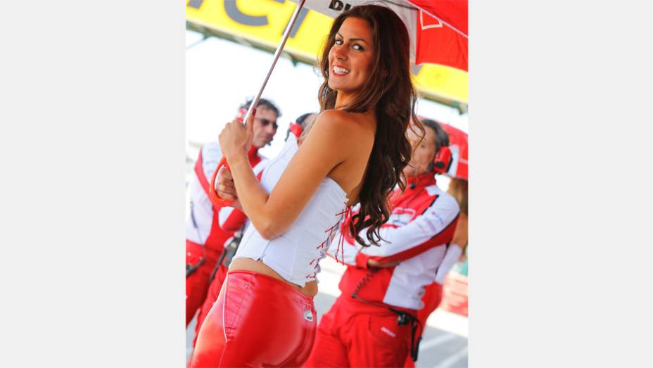 Veja as belas garotas da MotoGP, etapa da Inglaterra | <a href="https://quatrorodas.abril.com.br/moto/noticias/motogp-lorenzo-bate-marquez-silverstone-752002.shtml" rel="migration">Leia mais</a>