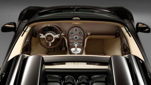 Motor que equipa o modelo é o 8.0 W16, entregando quase 1.200 cavalos de potência | <a href="https://quatrorodas.abril.com.br/saloes/frankfurt/2013/bugatti-veyron-16-4-grand-sport-vitesse-legend-edition-752978.shtml" rel="migration">Leia mais</a> Motor que equipa o modelo é o 8.0 W16, entregando quase 1.200 cavalos de potência | <a href="https://quatrorodas.abril.com.br/saloes/frankfurt/2013/bugatti-veyron-16-4-grand-sport-vitesse-legend-edition-752978.shtml" rel="migration">Leia mais</a>