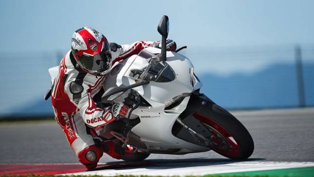 Ducati apresenta 899 Panigale em Frankfurt | <a href="https://quatrorodas.abril.com.br/moto/noticias/ducati-apresenta-899-panigale-frankfurt-753568.shtml" rel="migration">Leia mais</a>