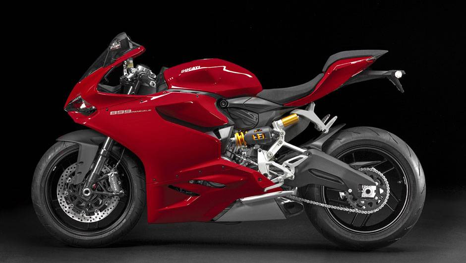 Apesar da diminui&ccedil;&atilde;o na pot&ecirc;ncia, a Ducati 899 Panigale foi feita para as pistas e tamb&eacute;m inclui muitos dos equipamentos eletr&ocirc;nicos presentes na 1199 | <a href="https://quatrorodas.abril.com.br/moto/noticias/ducati-apresenta-899-panigale-frankfurt-753568." rel="migration"></a>