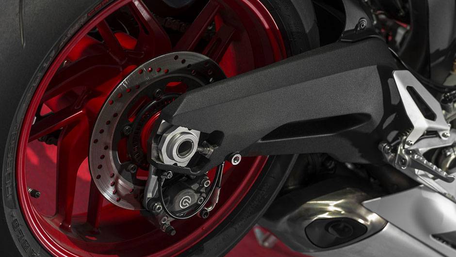Detalhe do bra&ccedil;o oscilante | <a href="https://quatrorodas.abril.com.br/moto/noticias/ducati-apresenta-899-panigale-frankfurt-753568.shtml" rel="migration">Leia mais</a>