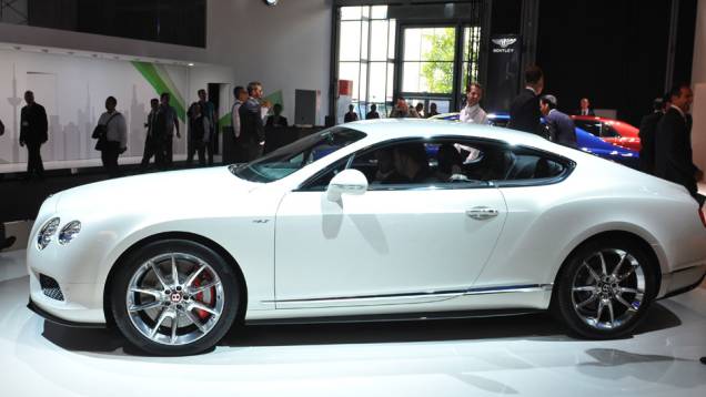 Bentley Continental GT V8 S | <a href="http://quatrorodas.abril.com.br/saloes/frankfurt/2013/bentley-continental-gt-v8-s-752161.shtml" rel="migration">Leia mais</a>
