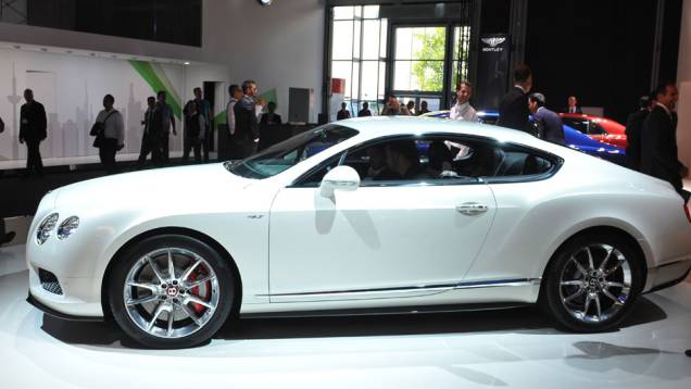 Bentley Continental GT V8 S | <a href="https://quatrorodas.abril.com.br/saloes/frankfurt/2013/bentley-continental-gt-v8-s-752161.shtml" rel="migration">Leia mais</a>