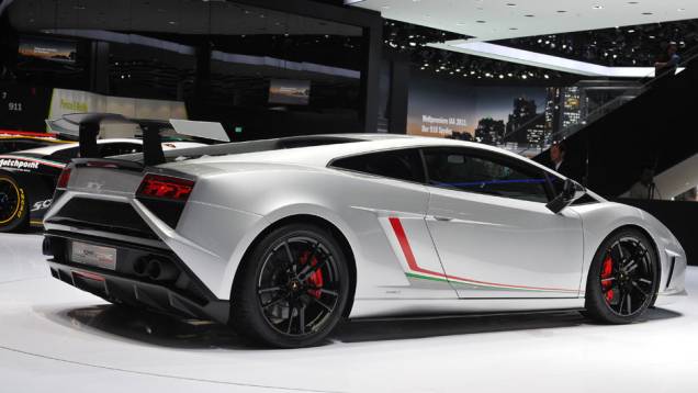 Lamborghini Gallardo LP 570-4 Squadra Corse | <a href="https://quatrorodas.abril.com.br/saloes/frankfurt/2013/lamborghini-gallardo-lp-570-4-squadra-corse-752459.shtml" rel="migration">Leia mais</a>