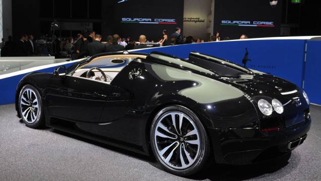 Bugatti Veyron 16.4 Grand Sport Vitesse Legend Edition | <a href="https://quatrorodas.abril.com.br/saloes/frankfurt/2013/bugatti-veyron-16-4-grand-sport-vitesse-legend-edition-752978.shtml" rel="migration">Leia mais</a> Bugatti Veyron 16.4 Grand Sport Vitesse Legend Edition | <a href="https://quatrorodas.abril.com.br/saloes/frankfurt/2013/bugatti-veyron-16-4-grand-sport-vitesse-legend-edition-752978.shtml" rel="migration">Leia mais</a>