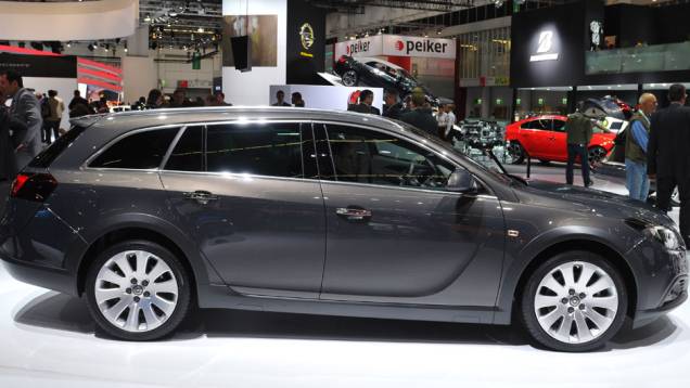 Opel Insignia Country Tourer | <a href="https://quatrorodas.abril.com.br/saloes/frankfurt/2013/opel-insignia-country-tourer-752099.shtml" rel="migration">Leia mais</a>