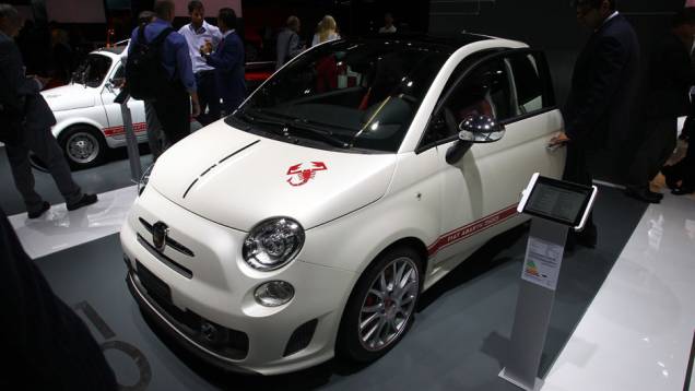 Abarth 595 50th Anniversary Edition | <a href="https://quatrorodas.abril.com.br/saloes/frankfurt/2013/abarth-595-50th-anniversary-edition-752139.shtml" rel="migration">Leia mais</a> Abarth 595 50th Anniversary Edition | <a href="https://quatrorodas.abril.com.br/saloes/frankfurt/2013/abarth-595-50th-anniversary-edition-752139.shtml" rel="migration">Leia mais</a>