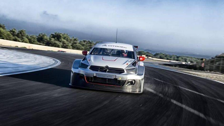 O motor que equipa o ve&iacute;culo &eacute; o 1.6 turbo de quatro cilindros, entregando 380 cavalos de pot&ecirc;ncia e 40,8 kgfm de torque | <a href="https://quatrorodas.abril.com.br/saloes/frankfurt/2013/citroen-c-elysee-wtcc-753524.shtml" rel="migration">Leia mais</a>