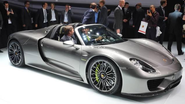 Porsche 918 Spyder | <a href="https://quatrorodas.abril.com.br/saloes/frankfurt/2013/porsche-918-spyder-752208.shtml" rel="migration">Leia mais</a> Porsche 918 Spyder | <a href="https://quatrorodas.abril.com.br/saloes/frankfurt/2013/porsche-918-spyder-752208.shtml" rel="migration">Leia mais</a>