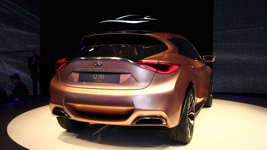 Infiniti Q30 concept | <a href="https://quatrorodas.abril.com.br/saloes/frankfurt/2013/infiniti-q30-concept-753091.shtml" rel="migration">Leia mais</a>